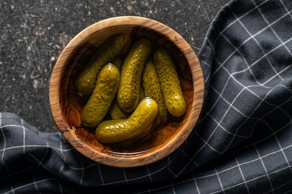 Comment faire des pickles maison avec des légumes de saison?